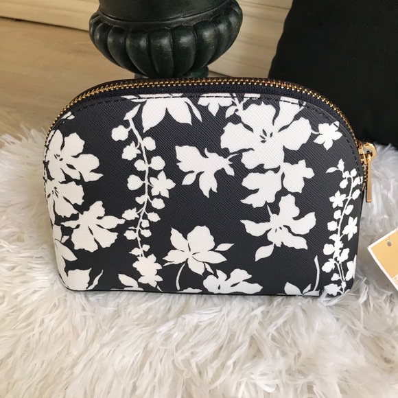 MICHAEL KORS TRAVEL COSMETIC BAG - Picture 5 of 5